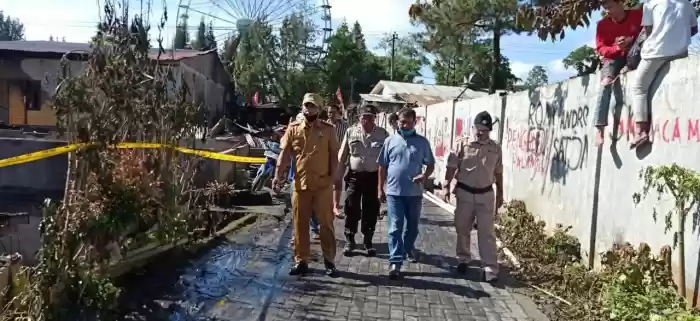 Kepala BPBD DS Bersama Camat Sibolangit Tinjau Korban Kebakaran Sekaligus Serahkan Bantuan