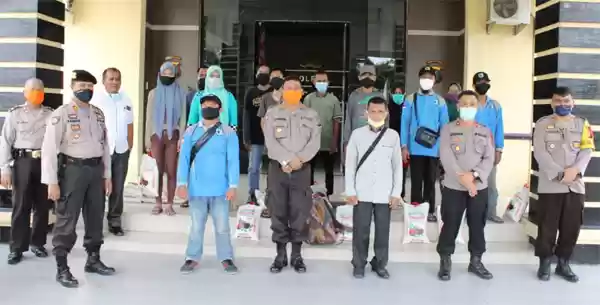 Warga Tuna Rungu Sergai Dapat Bantuan Sembako dari Polres Sergai