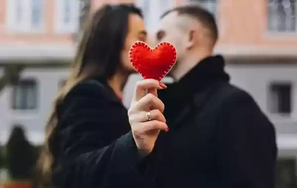 Cara Meluluhkan Hati  Pria Ada 4 Cara, Jatuh Cinta Pelukanmu
