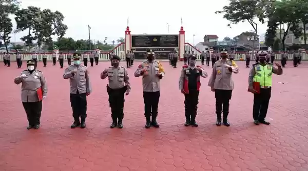4 Personil Polri Berprestasi di Jajaran Polda Sumut Kembali Peroleh Penghargaan Kapolda