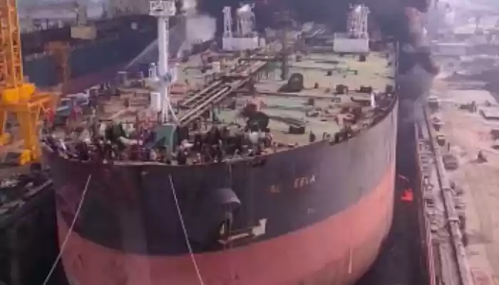 Ada 12 Pekerja Terluka Kebakaran Kapal Tanker di Belawan