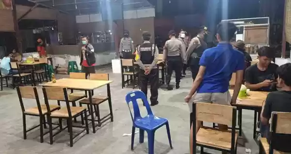 Personel Dit Samapta dan Polsek Percut Sei Tuan Himbau Masyarakat Tidak Berkerumun dan Tunda Mudik