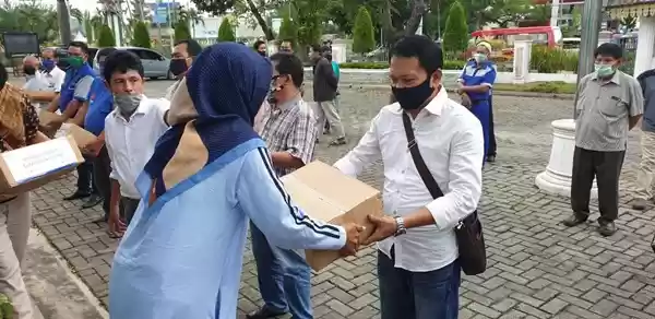 GTPP Covid-19 Sumut Salurkan Bantuan 3.017 Paket Sembako untuk Sopir Angkot