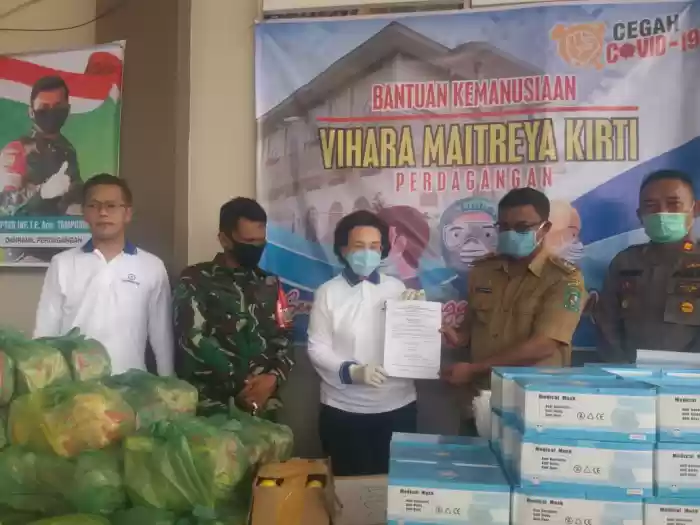 Vihara Maitreya Perdagangan dan Paramita Foundation Bagikan 600 Paket Sembako Serta APD
