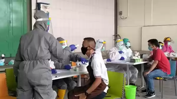 130 Karyawan Brastagi Supermarket Jalani Rapid Test