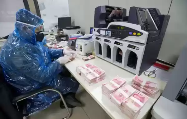 Apa Benar Uang Tunai Menularkan Virus Corona