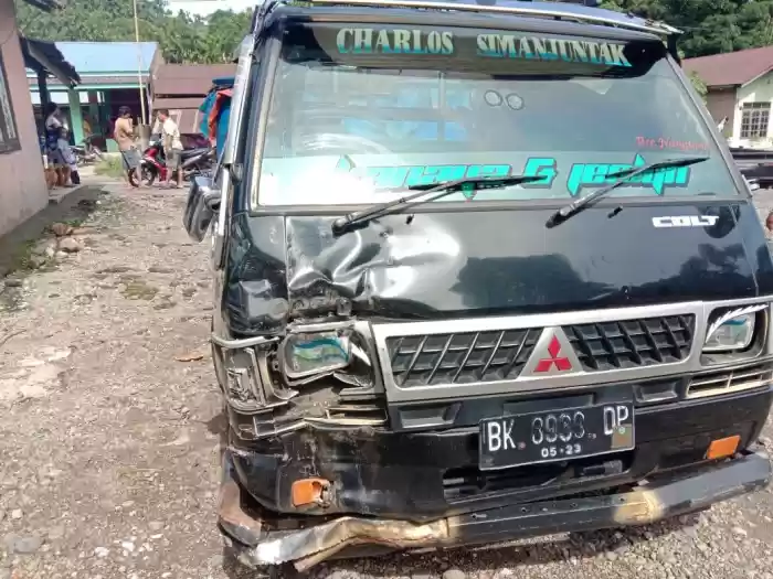Tali Penderek Putus, Perbetor Tewas Dihantam L300