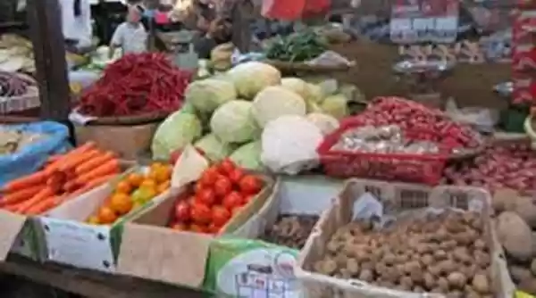 Jelang Lebaran, Harga Kebutuhan Pokok Berfluktuasi Tajam