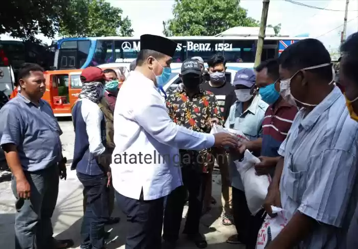Idhul Fitri 1441 H Sudah Dekat,Taufik Beri Bantuan Kepada Awak Bus Pariwisata