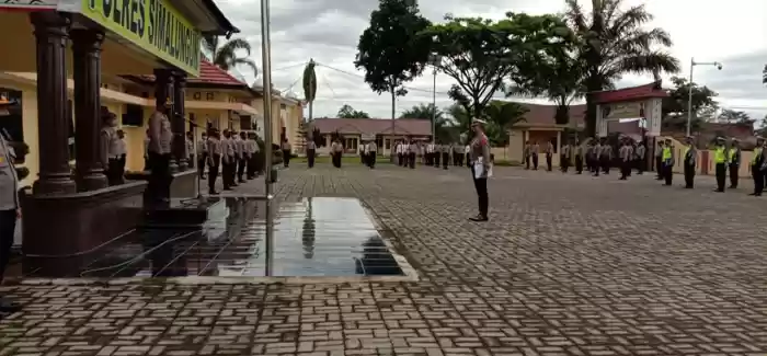 Kapolres Simalungun Cek Langsung Kehadiran Personel di Hari Pertama Apel