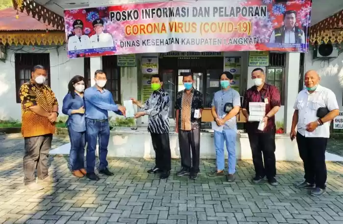 Rotary Club Medan Deli dan Dima Supernet Serahkan Bantuan Rapid Test dan Cellfood Ke Dinkes Langkat