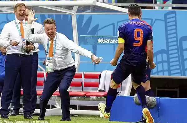 Van Persie : Van Gaal Menampar Saya Keras dengan Tangannya Yang Besar
