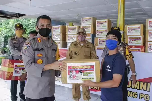 Bantuan Sembako dari Akabri/Akpol 93 Disalurkan Untuk Petugas Pemakaman Covid 19 dan Tenaga Medis 