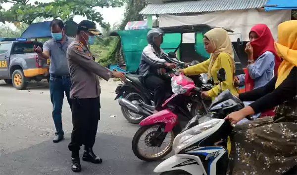 Polres Sergai Lakukan Penyekatan Kendaraan Ke Objek Wisata
