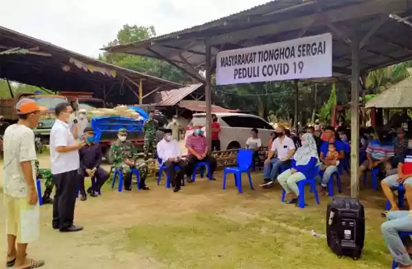 Masyarakat Tionghoa Sergai Bagikan Paket Sembako Kepada Warga Terdampak Corona