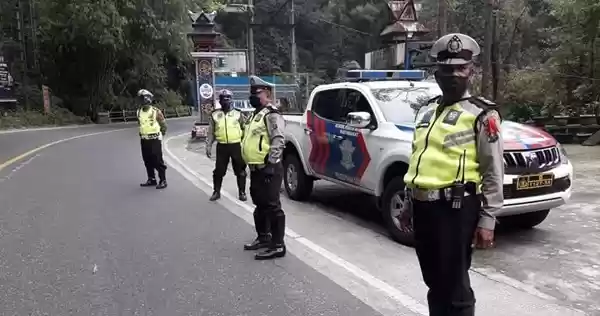 Polisi Perketat Penjagaan Perbatasan Pemkab Tanah Karo Dengan Pemkab Deli Serdang 