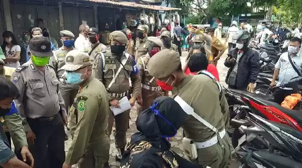 Puluhan Warga Terjaring Razia Masker di Medan, KTP Ditarik Sementara