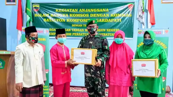 Bergandeng Tangan Membangun Negeri dengan Memperkokoh Persatuan dan Kesatuan