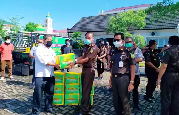 Kajati Sumut Lepas 6000-an Paket Sembako Untuk Disalurkan ke Masyarakat Terdampak Virus Corona