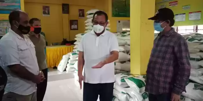 Akhyar Tinjau Penyerahan Bansos Tahap II di 3 Kelurahan