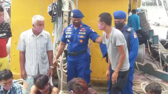 Petugas Ditpolair Korpolairud Baharkam Polri, Tangkap Dua Kapal Asing