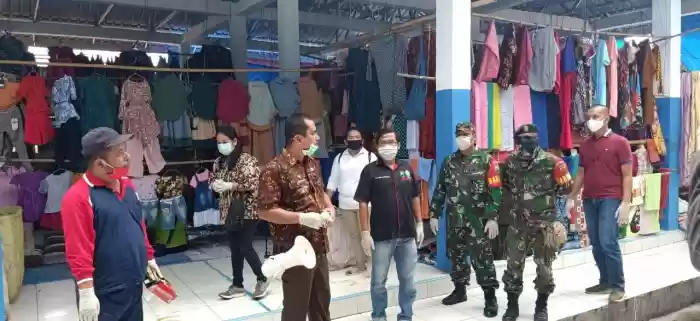 Muspika Sidak Masyarakat Tak Gunakan Masker ke Pasar Bandarbaru dan Sibolangit