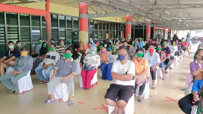 Masyarakat Sangat Antusias,  Pasar Murah di Lanud Soewondo Tertib dan Lancar