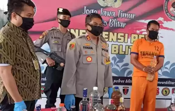 Menikmati Minuman Oplosan, Delapan Orang Tewas 