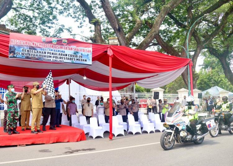 Wali Kota Medan dan Kapolrestabes Medan Lepas Petugas Penyemprotan Disinfektan Skala Besar