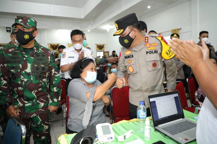 Kapolda Sumut Tinjau Percepatan Vaksinasi Massal di Humbahas