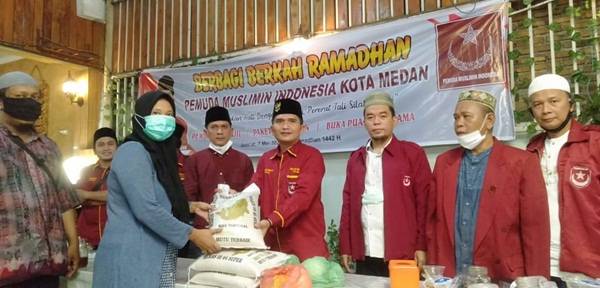 Berbagi Berkah Ramadhan, Pemuda Muslimin Kota Medan Salurkan Sembako dan Berbuka Puasa Bersama