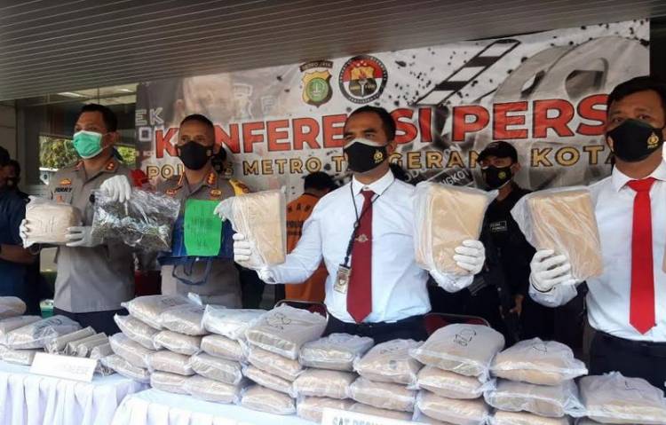 Penyeludupan 65 Kilogram "Kayu" Berhasil Digagalkan