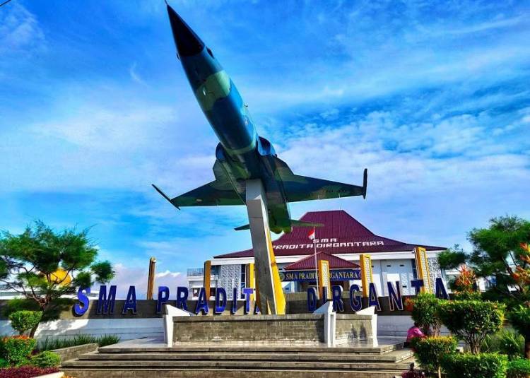 SMA Pradita Dirgantara Beri Beasiswa Kepada Anak Prajurit KRI Nanggala-402