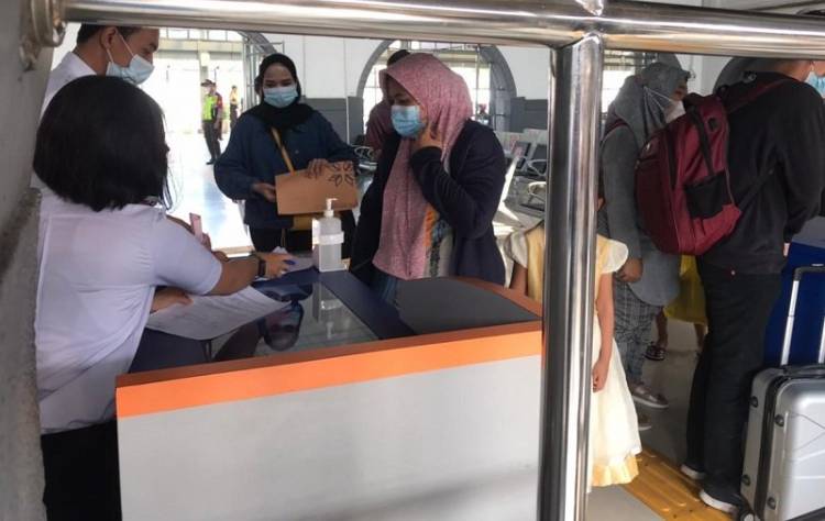 Menhub Tinjau Langsung, Penumpang Kereta Terpaksa Putar Balik Karena Tidak Penuhi Syarat ke Luar Kota