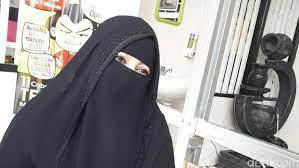 WOW! Umi Pipik Bongkar Fakta Pernah Dipoligomi Alm. Ustadz Jeffri