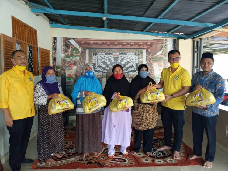Ketum Golkar  Sumut Berbagi Sembako ke Pantai Labu, Galang dan Lubuk Pakam