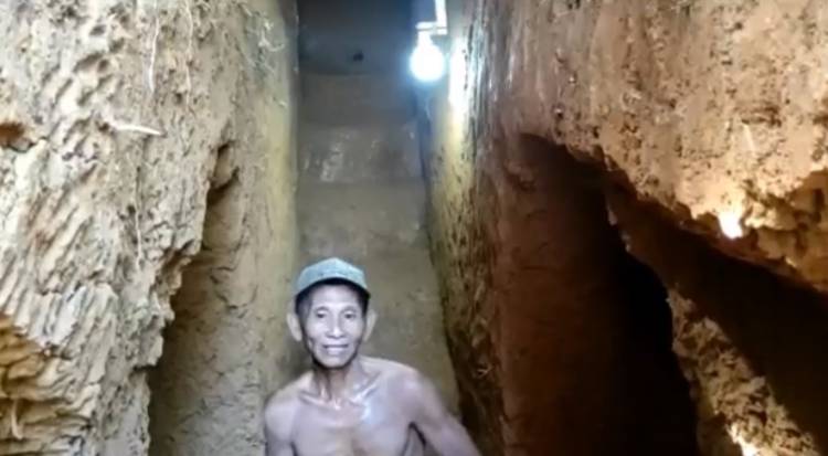 Geger! Usai Ditinggal Anak Istri, Seorang Kakek Bangun Rumah Bawah Tanah Seorang Diri
