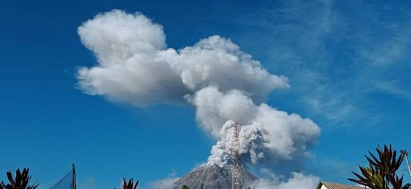 Gunung Sinabung Kembali Erupsi Pagi Ini