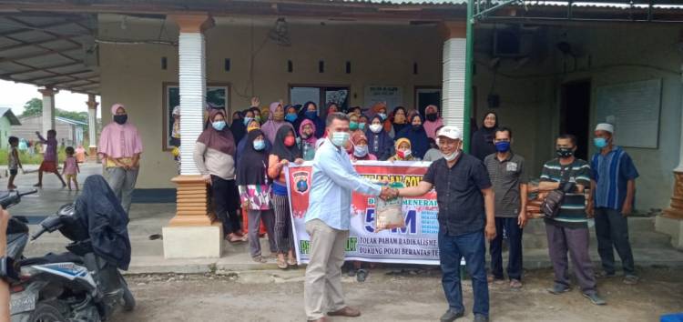Dukung Poldasu Tolak Paham Radikalisme, Petani Labuhandeli Terima Bantuan Sembako