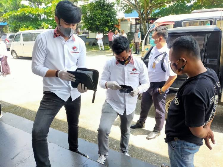 Antisipasi Kalster Baru Jelang Mudik 2021, Polres Labuhan Batu Lakukan Penyekatan dan Tes Urin