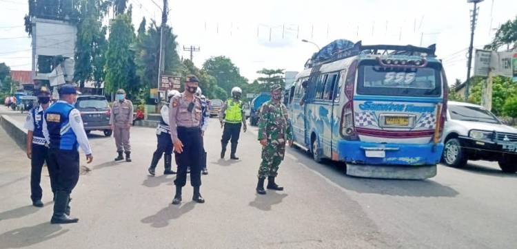 Antisipasi Penyebaran Covid-19, Petugas Kembali Melakukan Penyekatan Di Jalur Masuk ke Kota Medan