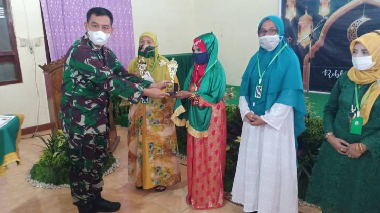 Komsos Kreatif Kodim 0312/Padang diisi dengan Pegelaran Musik Rebana bernuansa Islami