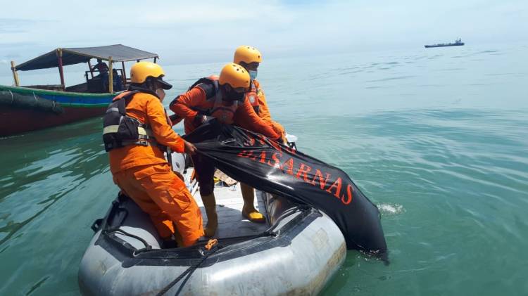 Tim SAR Gabungan, Temukan Tubuh Korban, 7 Mil Laut dari bibir Pantai Labu