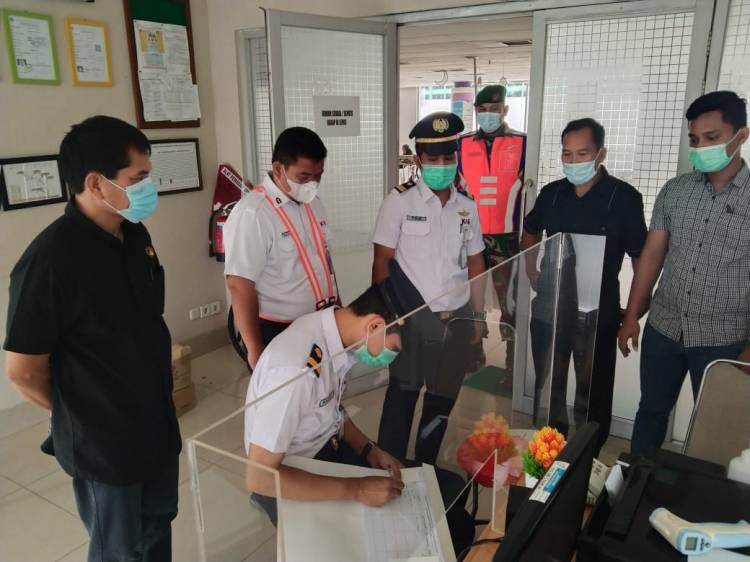 Operasi Ketupat Toba 2021, Dit Resnarkoba Polda Sumut dan Jajaran Periksa Tes Urine Pengemudi Angkutan