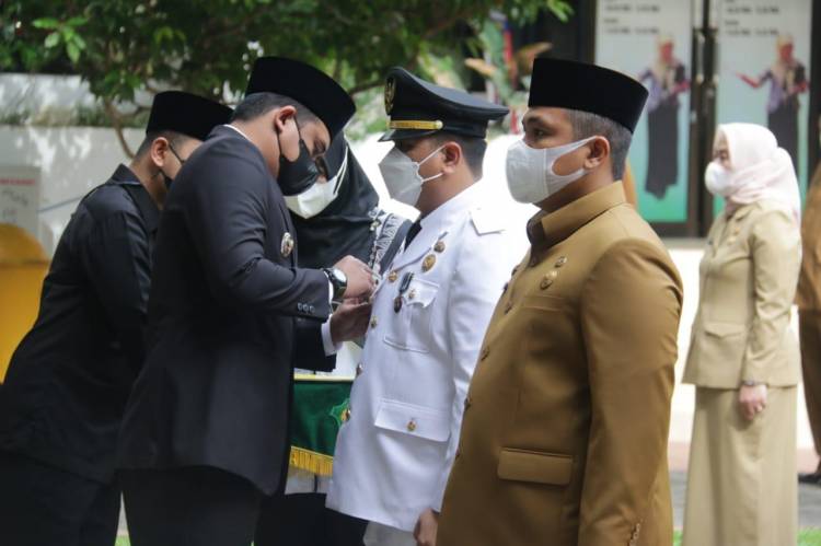 Wali Kota Medan Melantik 77 Administrator dan Pengawas di Lingkungan Pemko Medan
