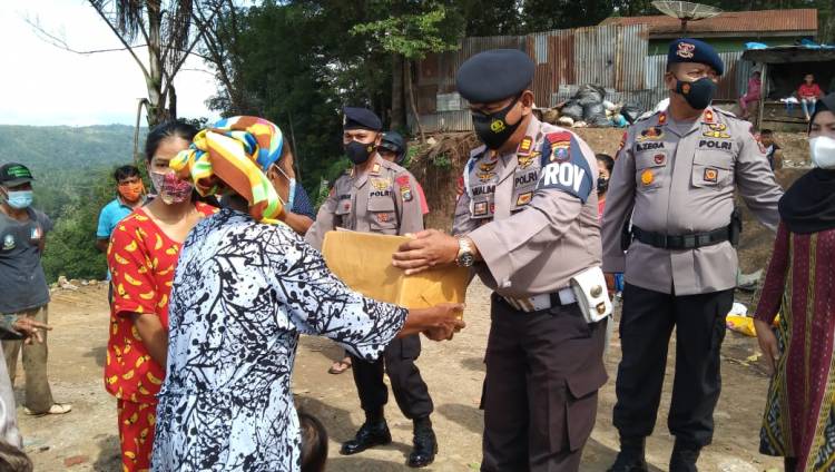 Di penghujung Ramadhan, Danyon C Brimob Sumut Bagikan Sembako Ke Warga