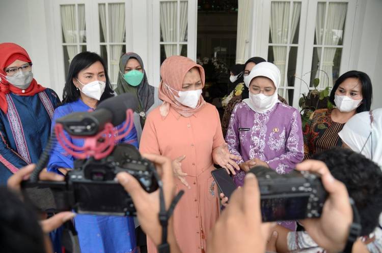 Terima Bantuan 308 Buku,  Nawal akan Perbanyak Pojok Baca di Sumut
