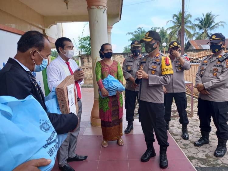 Kapolres Sergai Baksos di Gereja HKI Sei Bamban
