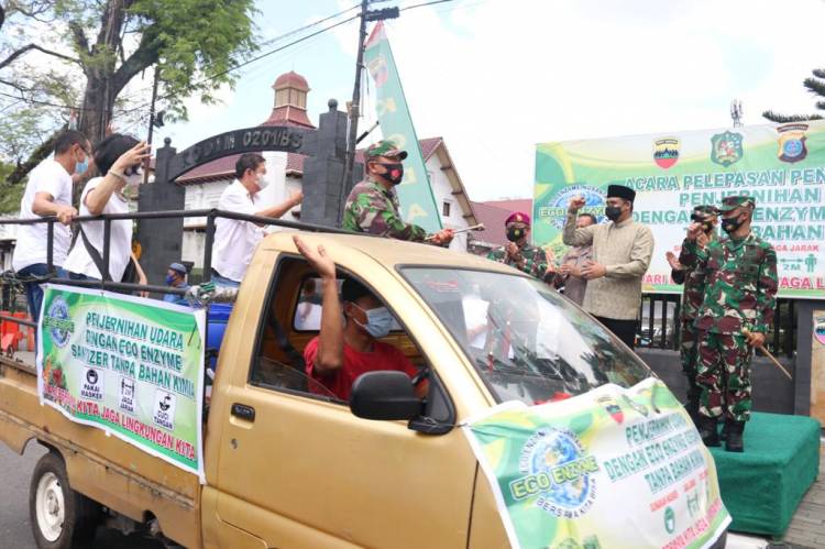 Wali Kota Lepas Kegiatan Penyemprotan Penjernih Udara