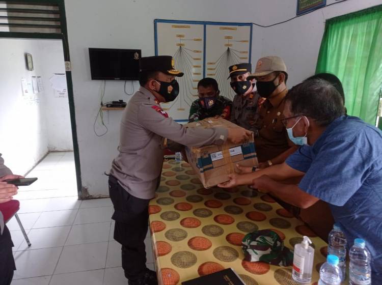 Tekan Penularan Covid-19, Kapoldasu : Serahkan Bantuan Swab di Tapanuli Utara